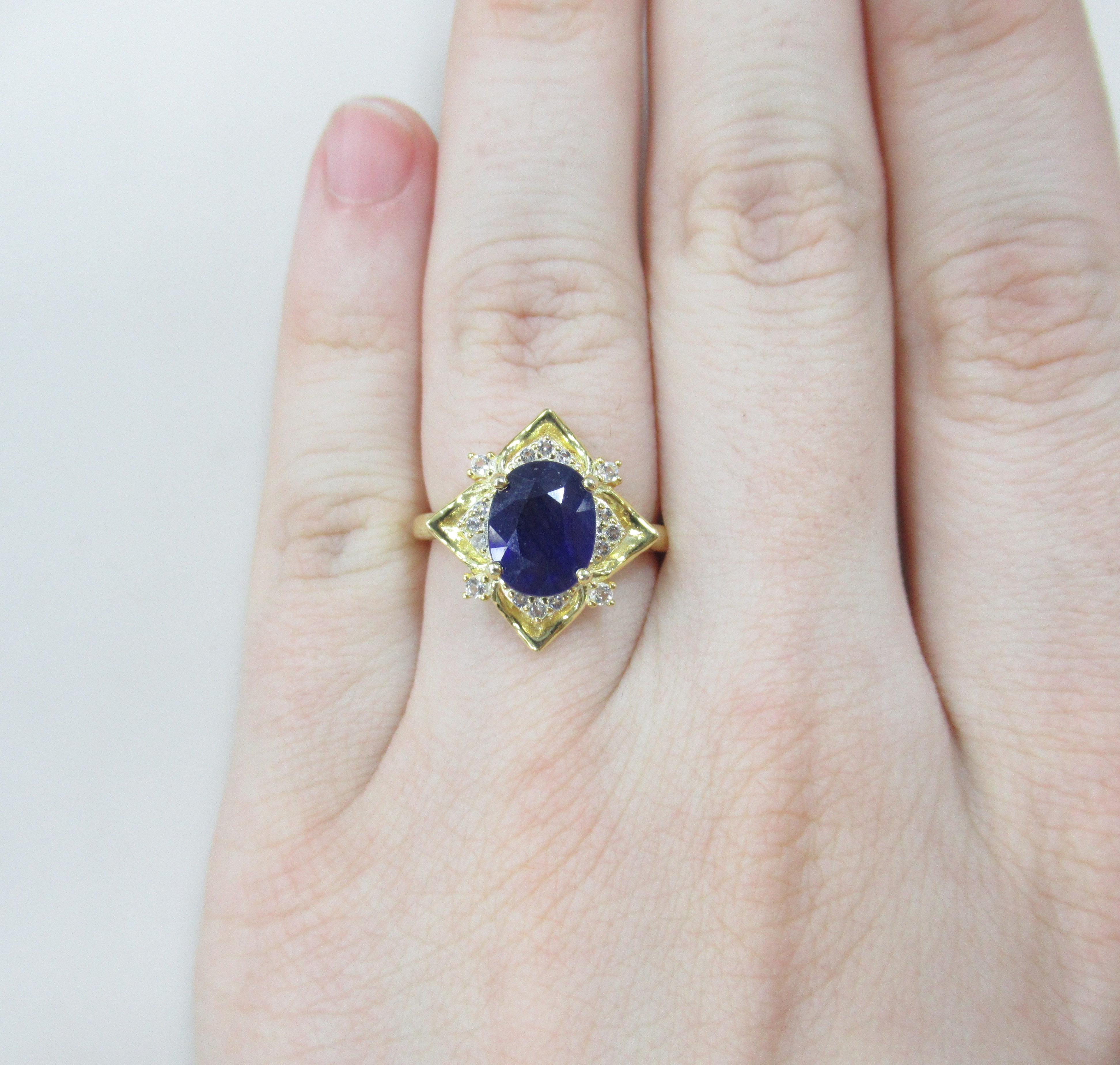 Серебряное кольцо с сапфиром